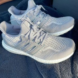 Grey ultra boost great condition 8